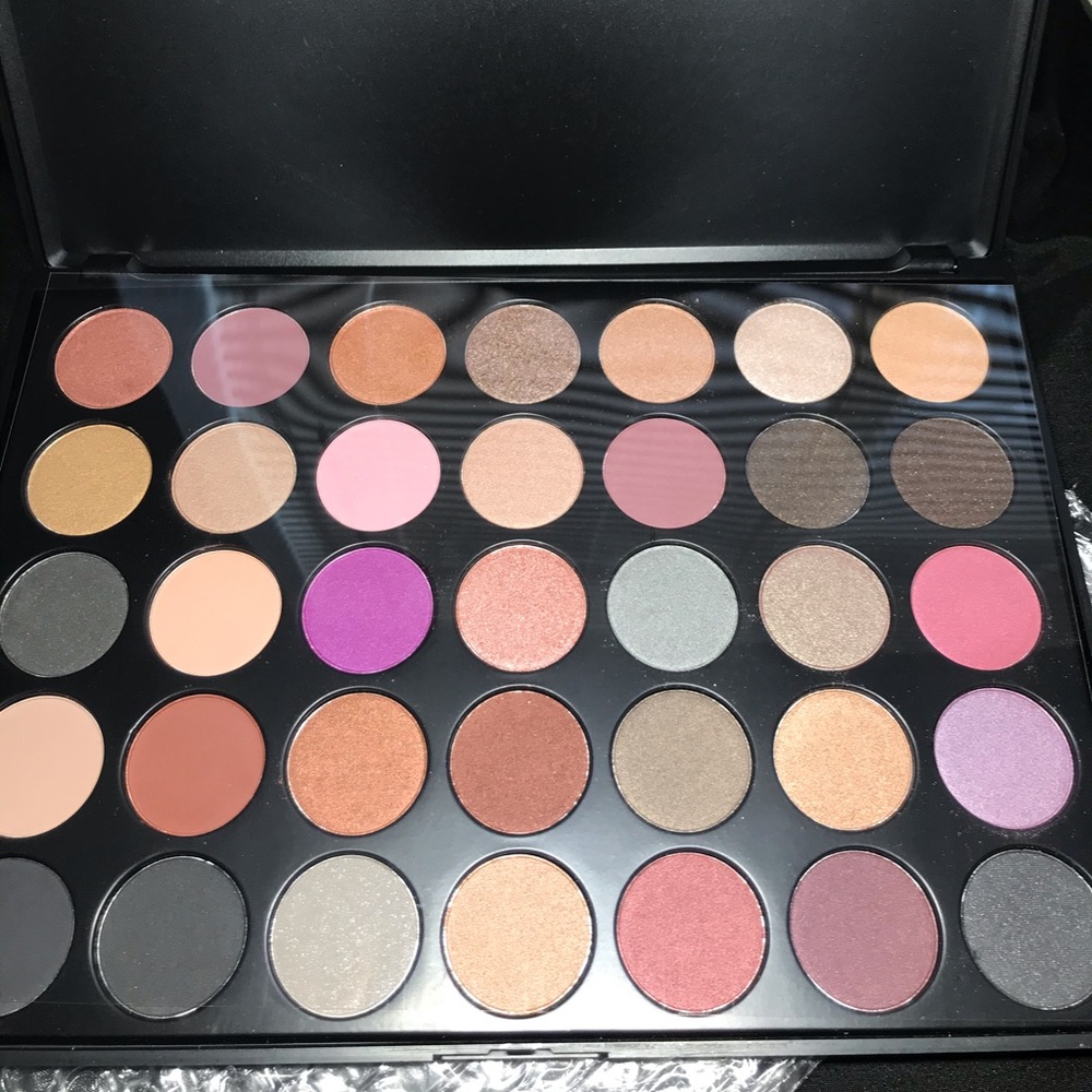 Bebella eyeshadow palette❄️